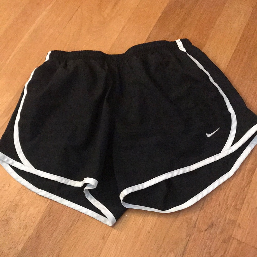 Girls Nike tempo shorts